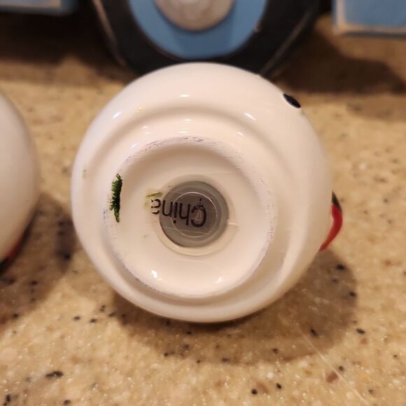 Snowman Stackable Salt & Pepper Shaker Figure - Picture 6 of 7